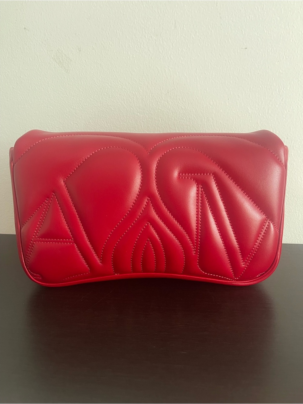 NWT Alexander McQueen Small Seal Quilted Chain Shoulder Bag in Cherry Red - Picture 6 of 12